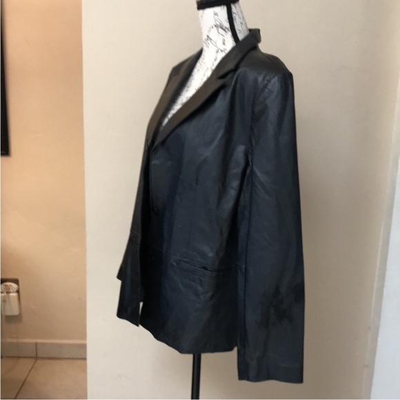 Clío Leather Women’s Jacket. Size Large
Great shape
No stains, no rips, no tears - Picture 2 of 8